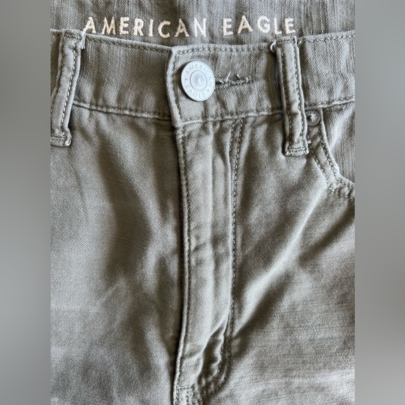 American Eagle Distressed Highest Rise Mom Short Light Olive Green Size 8 - Picture 3 of 10
